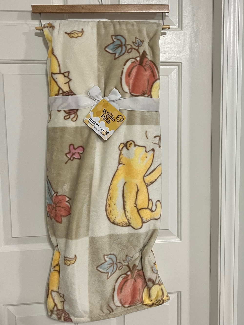 *BRAND NEW* Classic Winnie the Pooh Fall Throw Blanket